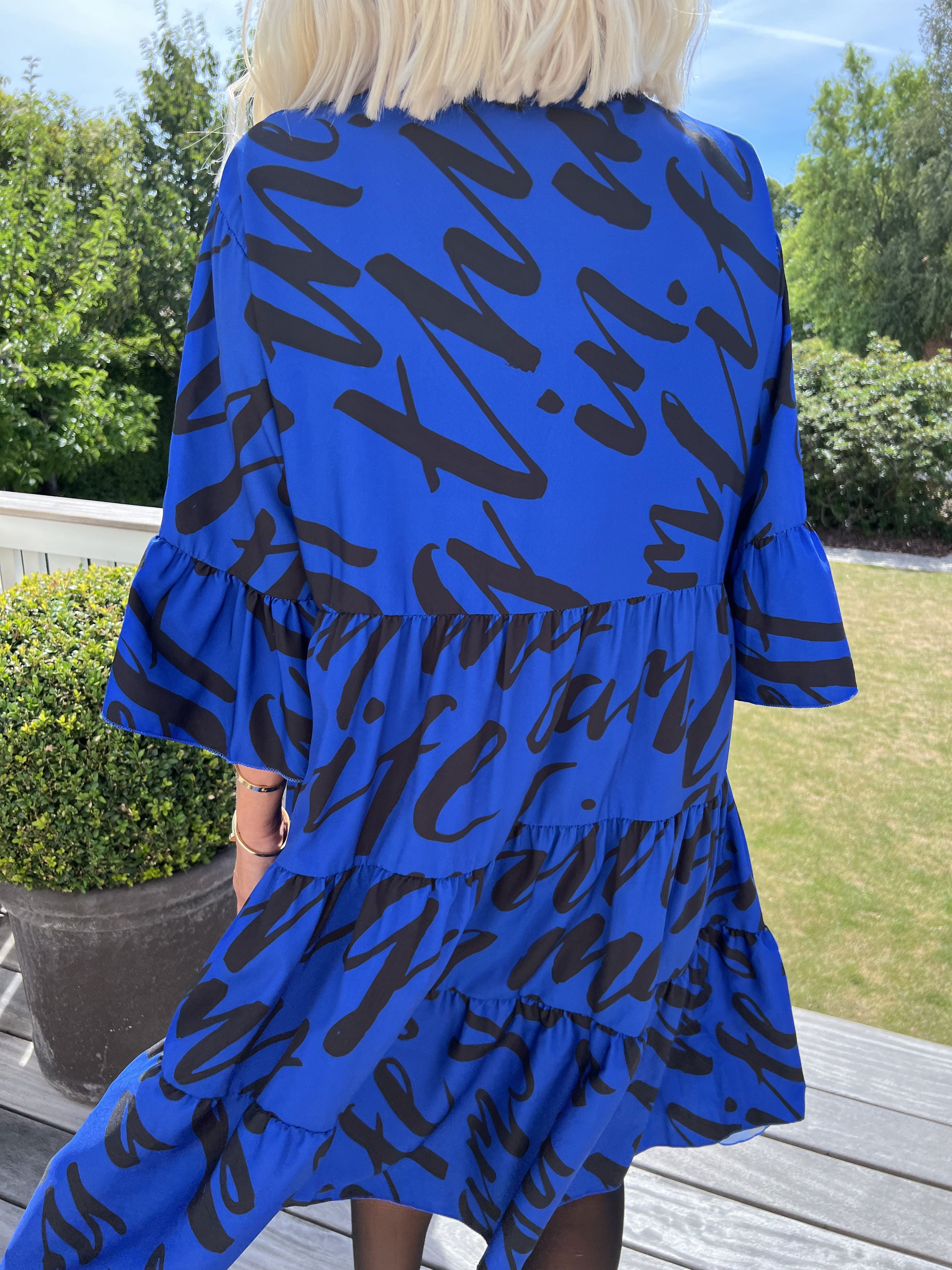 Elmis - Söt klänning med text